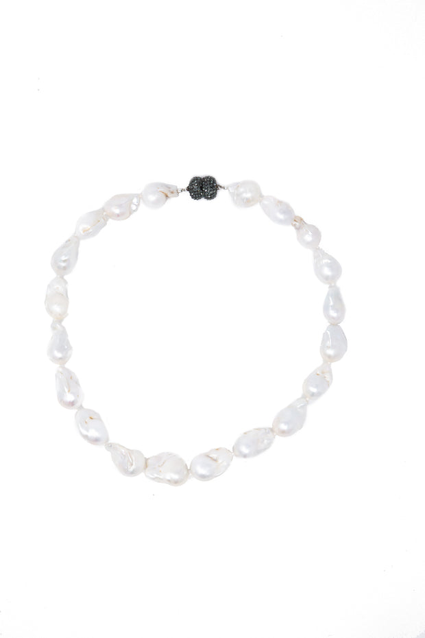Faux Pearl Necklace - Glamour Manor